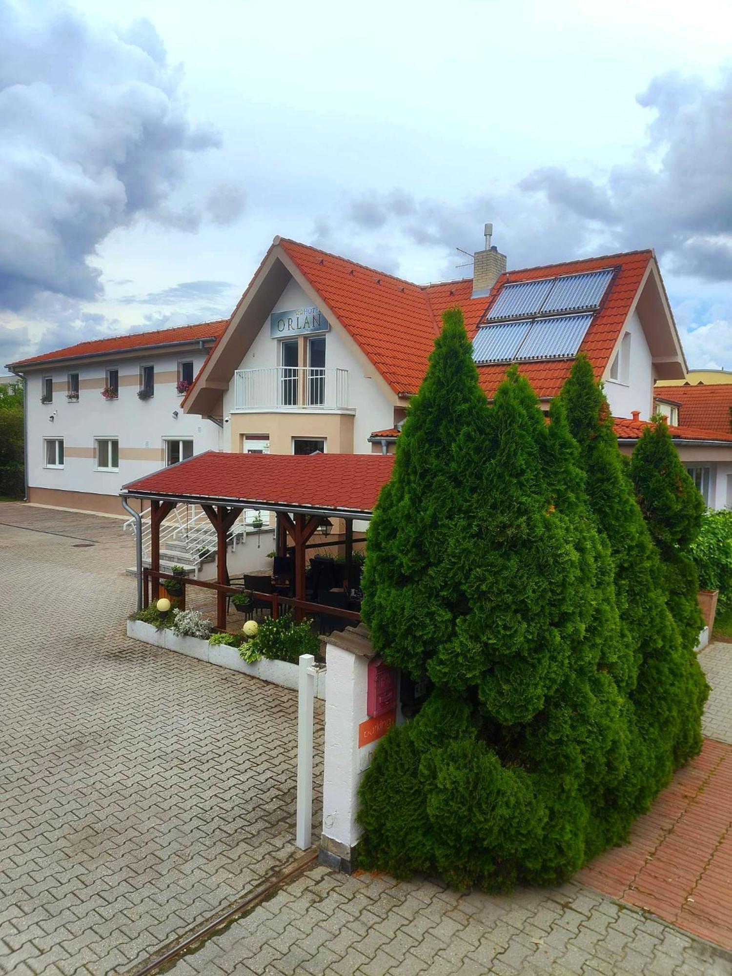 Hotel Orlan Bratislava Exterior photo